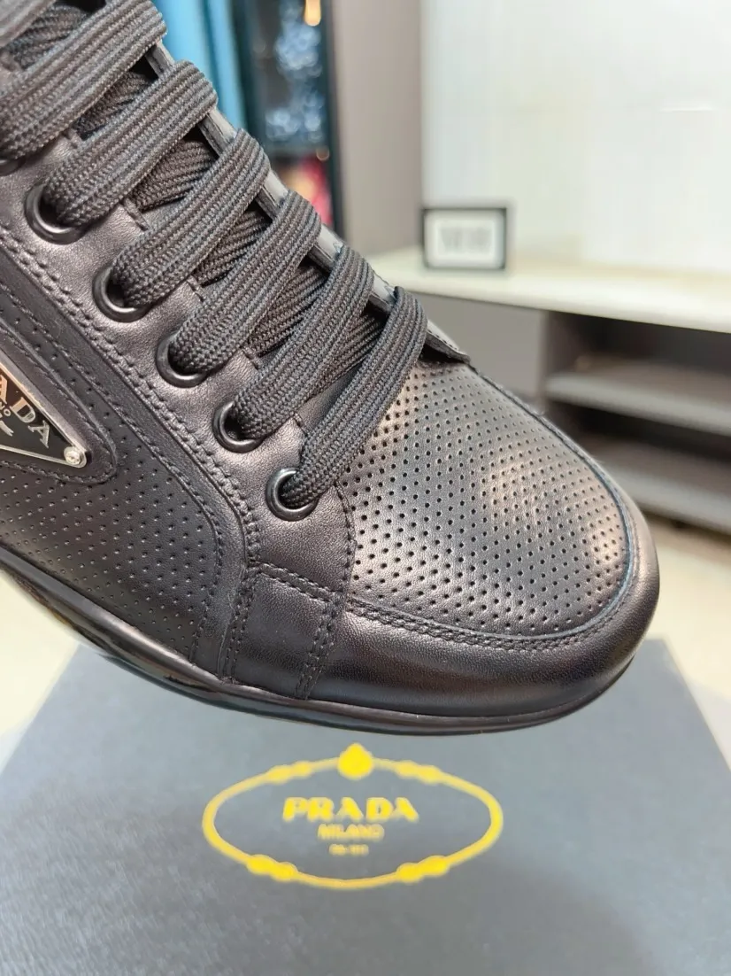 Men's shoes 💰560🌹🌹 High-quality new men's shoes 💰prada (Prada) counters are on the market at the same time. The new men's shoes and 😘fabrics are selected from imported mesh and glue-spraying technology. Imported cowhide lining. 👍🏿High-end☄️Open-molded non-slip rubber outsole, exquisite lines, simple and elegant, comfortable and high-end for leisure travel. Code number: 38 to 44